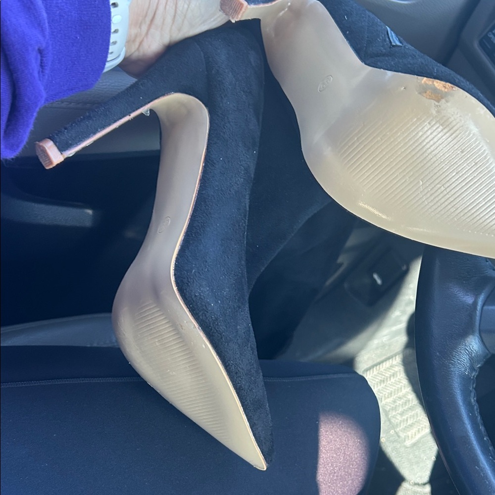 Elegant Black Stiletto Heels - Picture 4 of 8